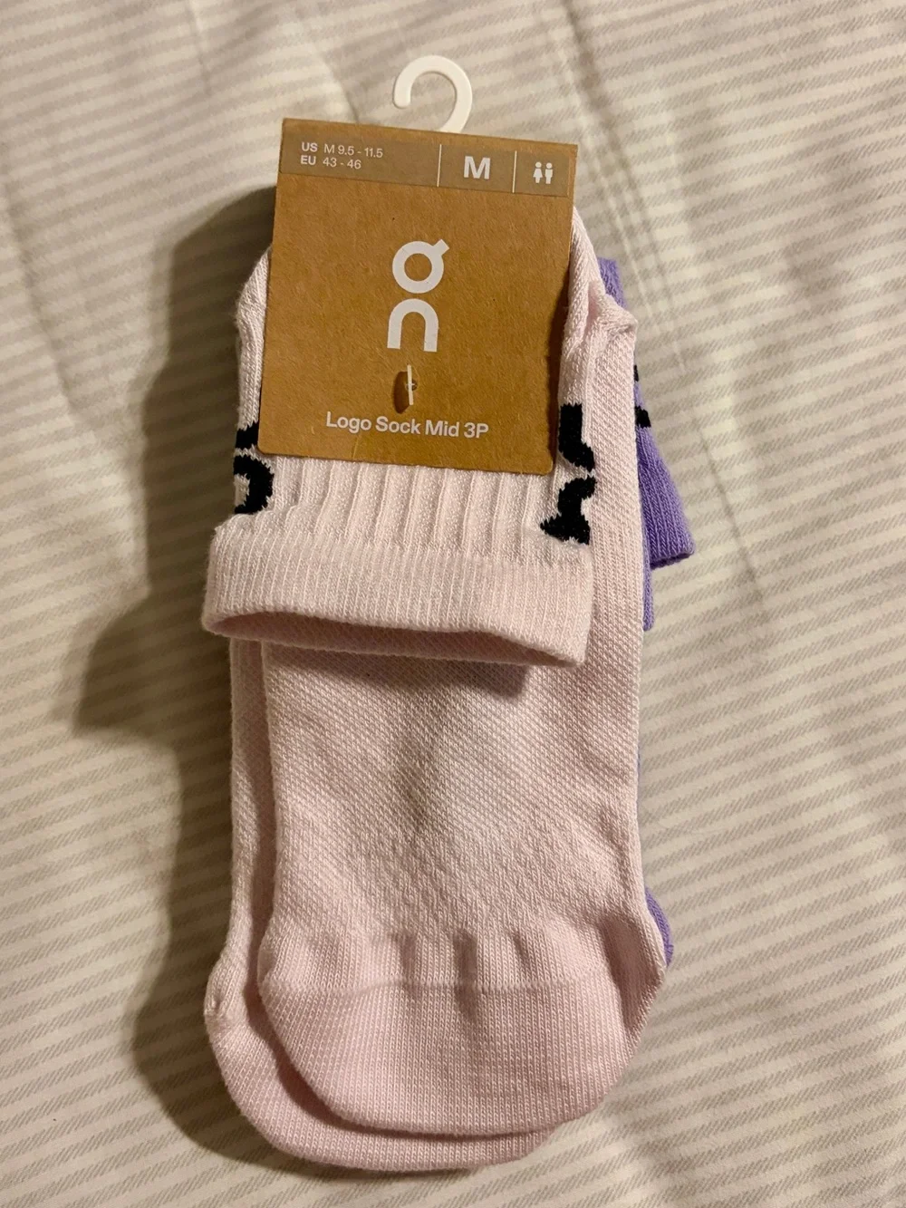On Running Logo Sock Mid 3P in orchid bloom